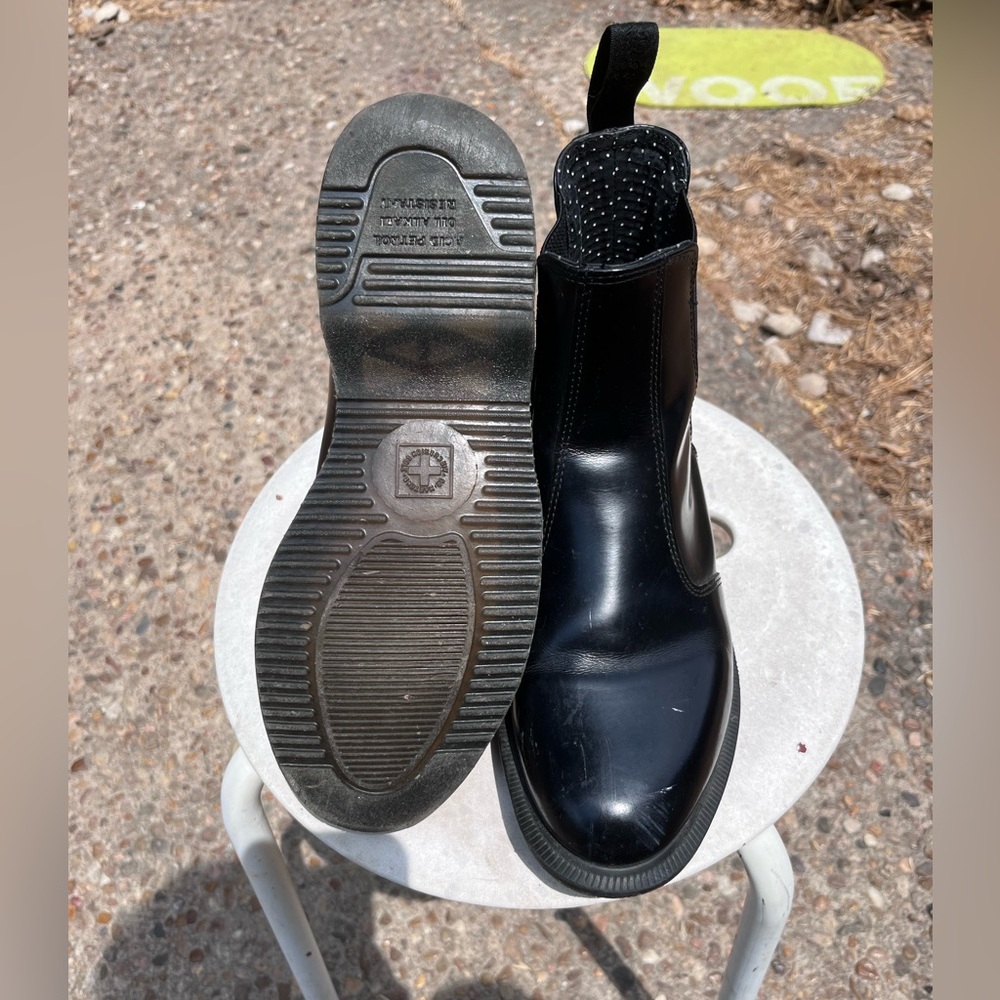 Dr. Martens Flora Smooth Leather Chelsea Boots Womens 8